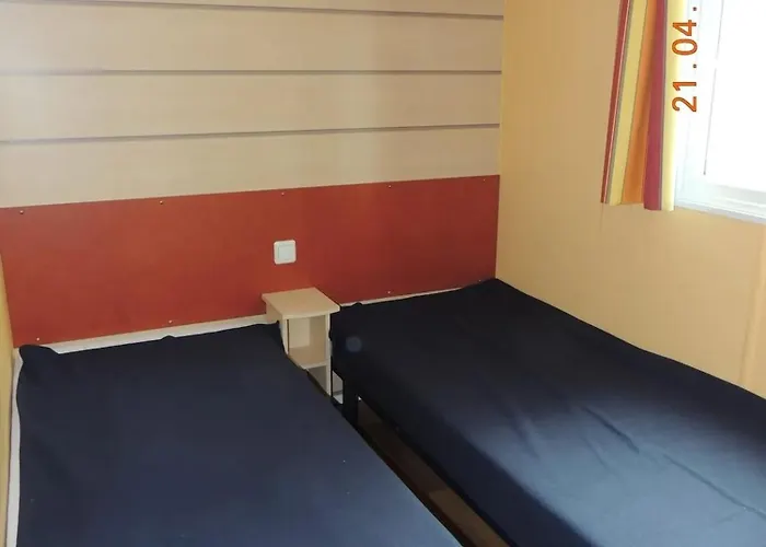 Accueillant A Avec Piscine Partagee 펜션