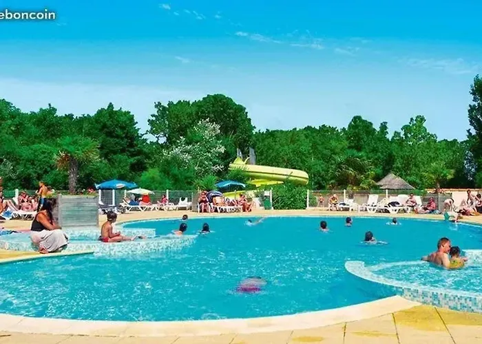 펜션 Accueillant A Avec Piscine Partagee *